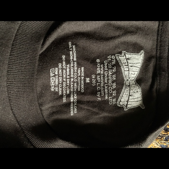 Hello Kitty Sanrio Graphic T-shirt - Picture 4 of 4